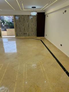 شقه 200م للبيع في شارع لبنان الرءيسي مع شهاب دور 3