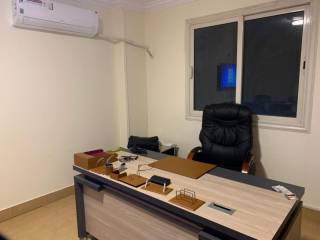 للايجار عياده طبية فى شارع رئيسى فى حدائق الاهرام