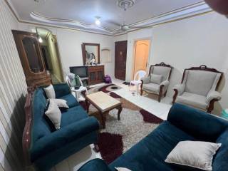 شقه ممتازه بكمبوند عمارات النصر للبيع ارضي بحديقه