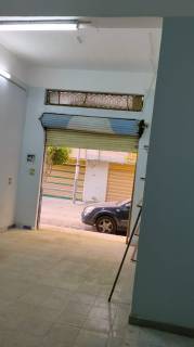 محل للايجار كامل المرافق ويوجد حمام مساحة 30 متر