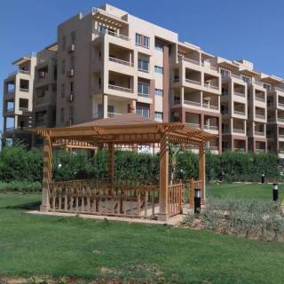 شقة ايجار كمبوند جاردن هيلزاكتوبرتشطيب عادي