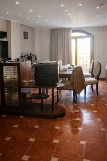 شقه بموقع مميز اخر شارع مكه بشهر العسل