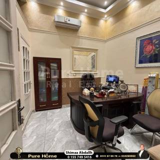 مقر اداري مفروش للايجار الازاريطه خطوات من البحر