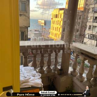 شقه للبيع 200 متر كامب شيزار علي البحر مباشره