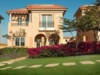 فيلاجاهزة دايركت ع التسعين بالتجمع الخامس بالتقسيط