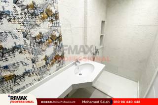 شقة للايجار 140 متر كامب شيزار علي البحر مباشرة