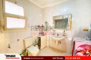 مقر إدارى للبيع 140 متر لوران شارع أبوقير مباشرة