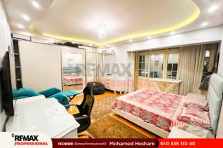 شقه للايجار بسموحه بالبرت الاول مساحتها 210م تصلح