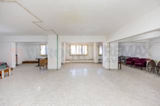 فرصة للاستثمار بعائد شهري محل تجاري للبيع