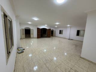 شقه للايجار تصلح اداري في زايد علي رئسي