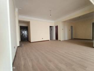 مقر اداري بالمهندسين 300 متر واجهه علي الشارع مكيف