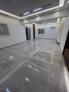 مقر إداري دور ارضى بمدخل خاص وحديقة بالدقى