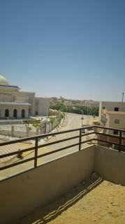 شقه للبيع في مدينه الشروق في الثالث غرب 3600000