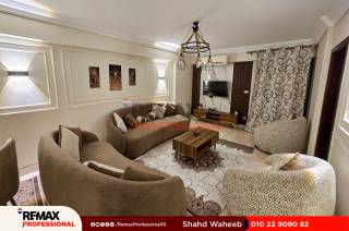 شقه للبيع بسيدى بشر السرايا بحر مباشر 189م