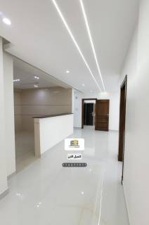 شقتين للبيع في شارع القاهرة خلف فلافل المعلم