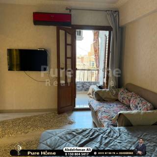 شقه للبيع 170 متر المندرة علي البحر مباشرة