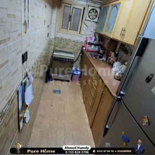 ستانلى امام مدرسة جيرار