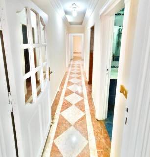 شقه للبيع لقطه موقع مميز جدا على شارع رئيسى