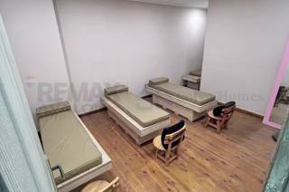 مقر مرخص إداري للبيع في السرايا علي البحر مباشرة