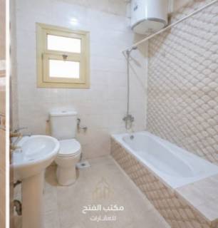 مكتب 4غرف 240متر للايجار في ش جامعة الدول الرءيسي