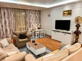 للايجار بحي السفارات امتداد عباس العقاد شقة مفروشه