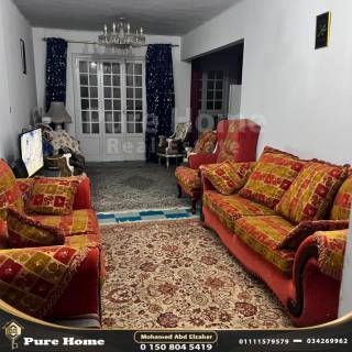 شقة للإيجار قانون جديد 265م رشدي على الترام مباشرة