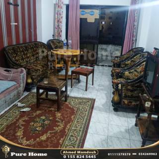 شقة بإطلالة مباشرة علي البحر للبيع