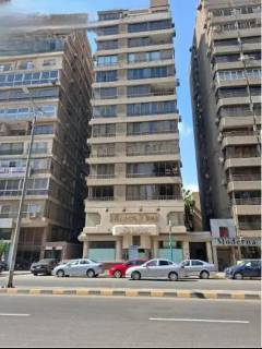 للايجار محل 642 متر شارع وادى النيل المهندسين