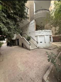 نصف فيلا للبيع بالمهندسين تصلح سكني وإدارى