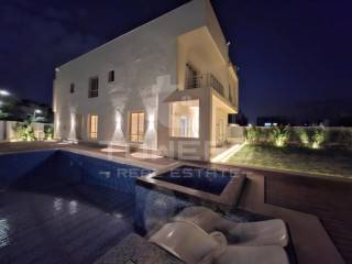 فيلا مستقلة في جراند هايتس 653م أرض Pool 70م