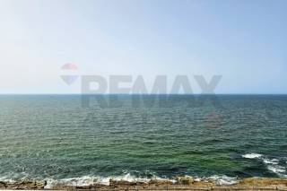شقة للبيع 330 متر كامب شيزار علي البحر مباشرة