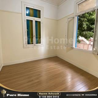 محل تجاري دوبلكس مميز للإيجار 220 متر